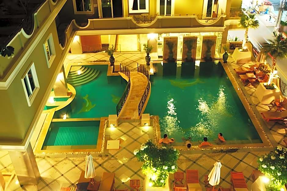 Lk Royal Suite Hotel