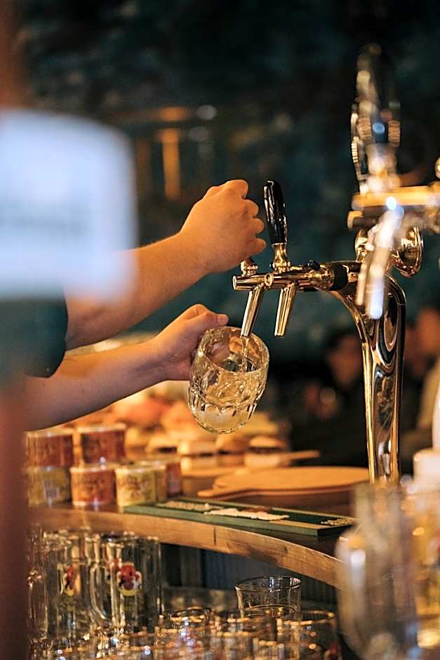 Chinggis Khaan Hotel