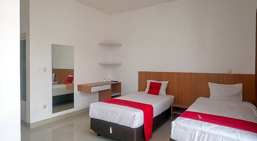 RedDoorz Syariah near Simpang Lima Semarang