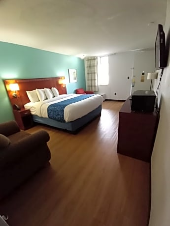 1 King Bed Non Smoking