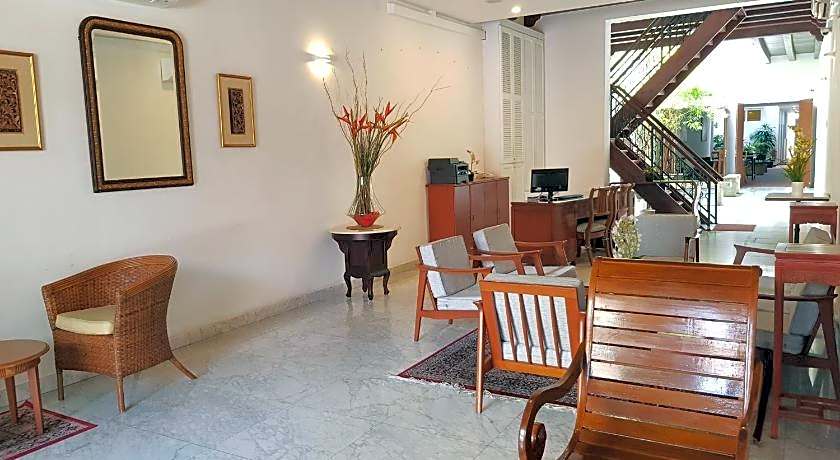 Heeren Straits Hotel