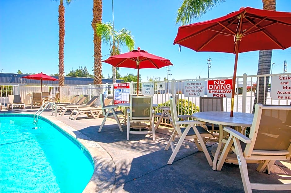 Motel 6 Fresno Blackstone South – Fresno, CA