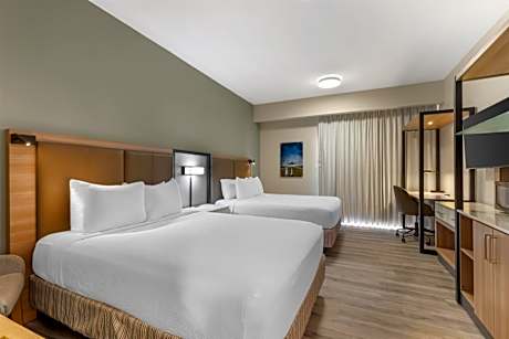 Queen Room with Two Queen Beds and Roll-In Shower - Mobility Access/Non-Smoking