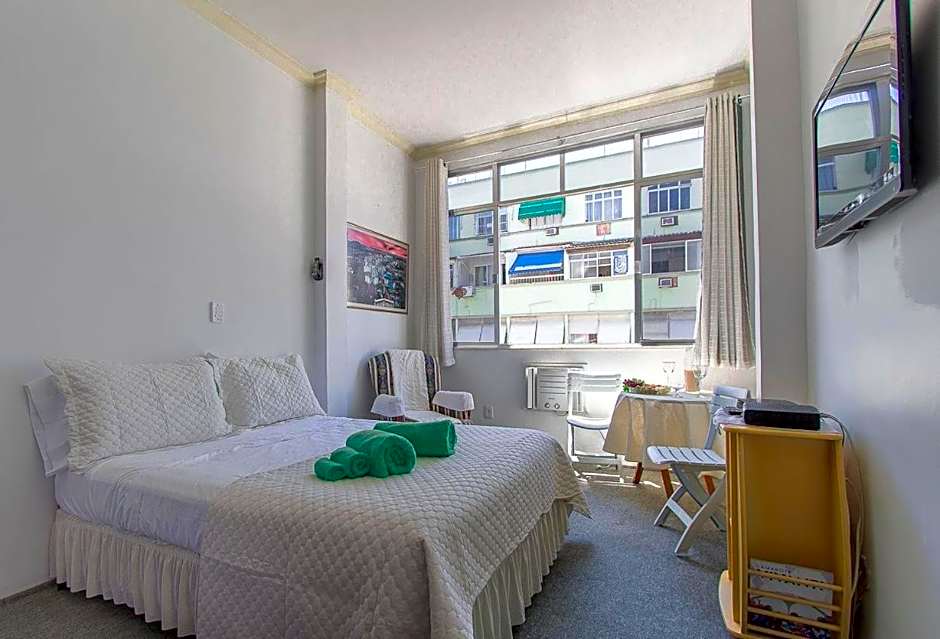 Side Ocean View: Cozy Studio