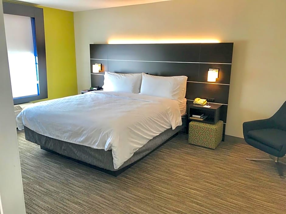 Holiday Inn Express & Suites Tracy By IHG