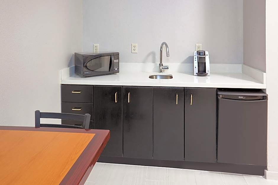 Holiday Inn Express Hotel & Suites Dickinson By IHG