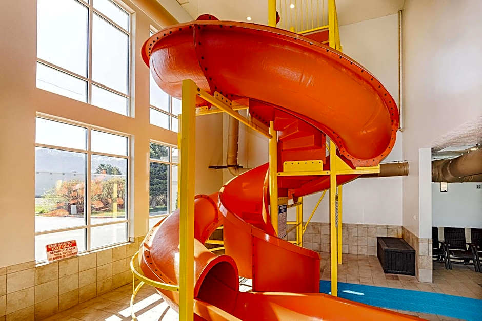 Comfort Inn & Suites Logan Near University