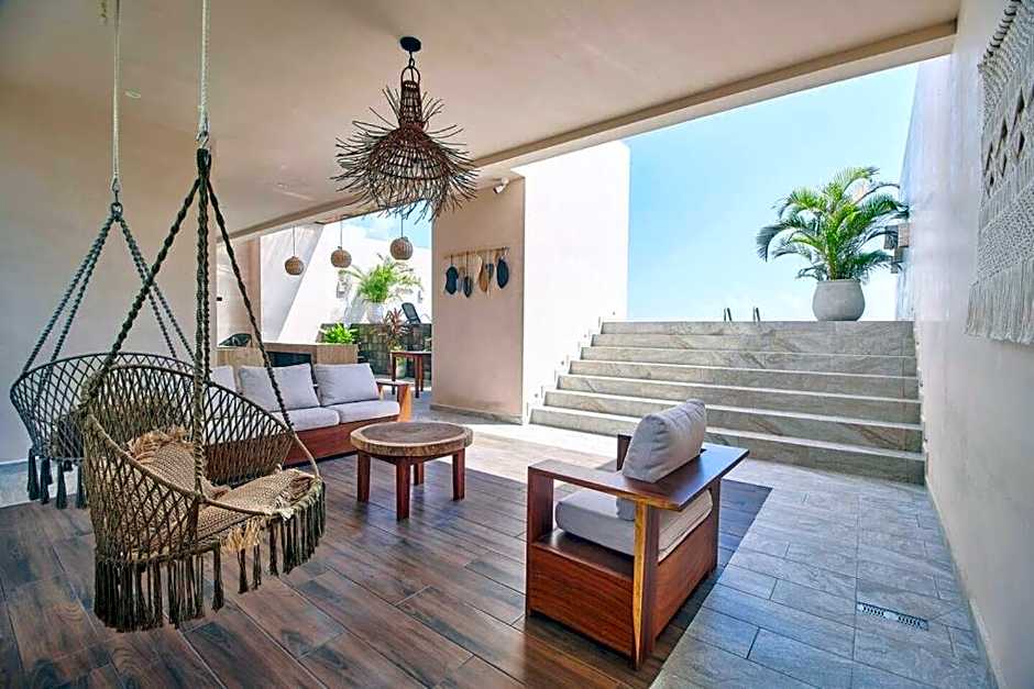 Frida's Artsy Condo with own mural, outdoor tub & rooftop pool