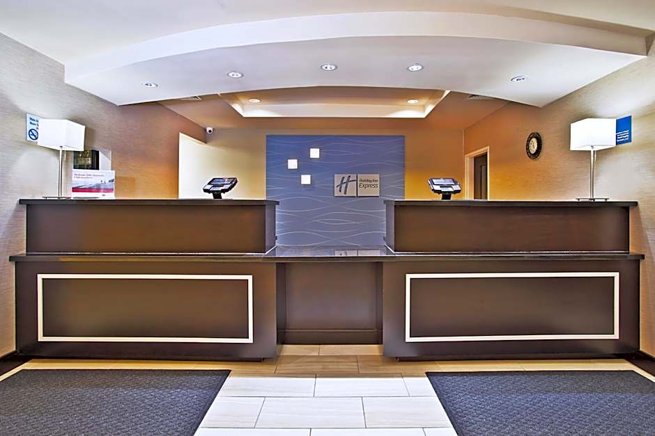 Holiday Inn Express & Suites Springfield By IHG