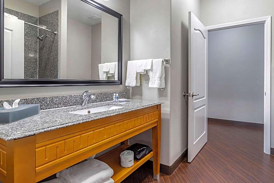 Comfort Inn & Suites