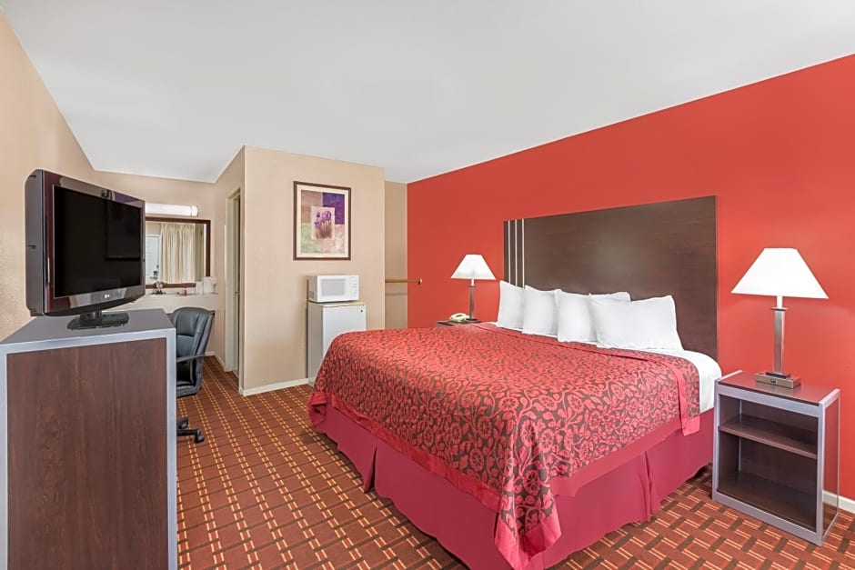 Days Inn by Wyndham College Station University Drive