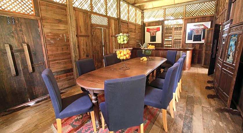 Bon Ton Antique Wooden Villas