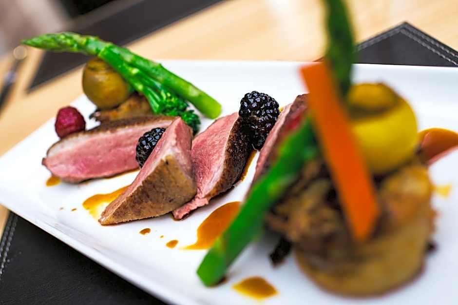 La Mon Hotel & Country Club