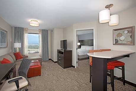 1 Bedroom Suite 1 King Mountain View