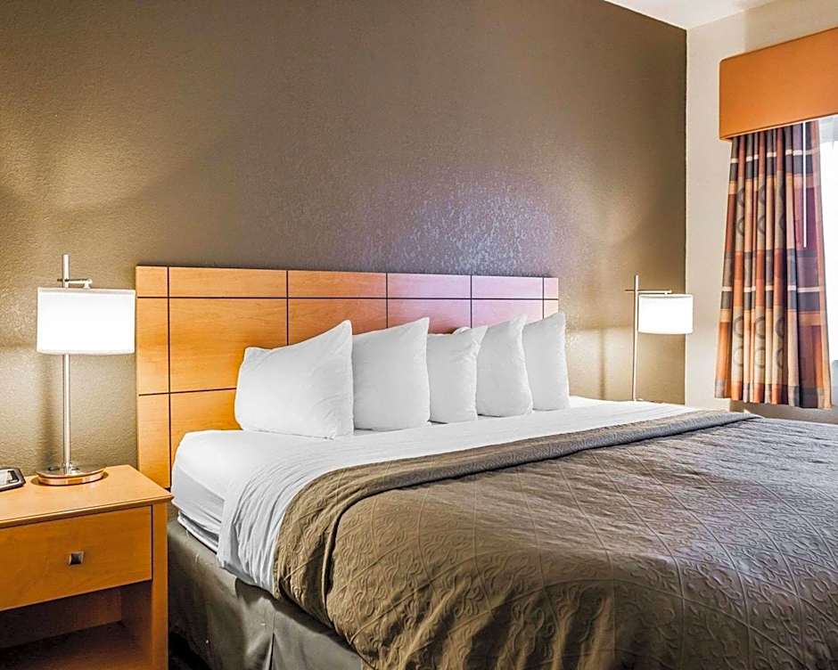 Quality Inn & Suites Des Moines Airport