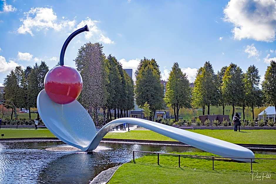 Holiday Inn Express & Suites Minneapolis - West End by IHG