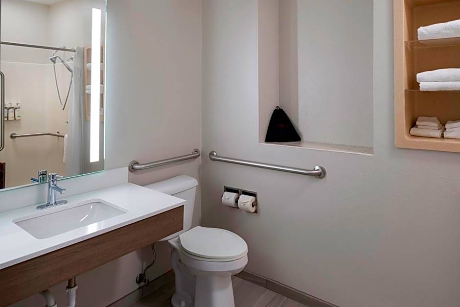 Holiday Inn Express Hotel & Suites Fort Atkinson By IHG