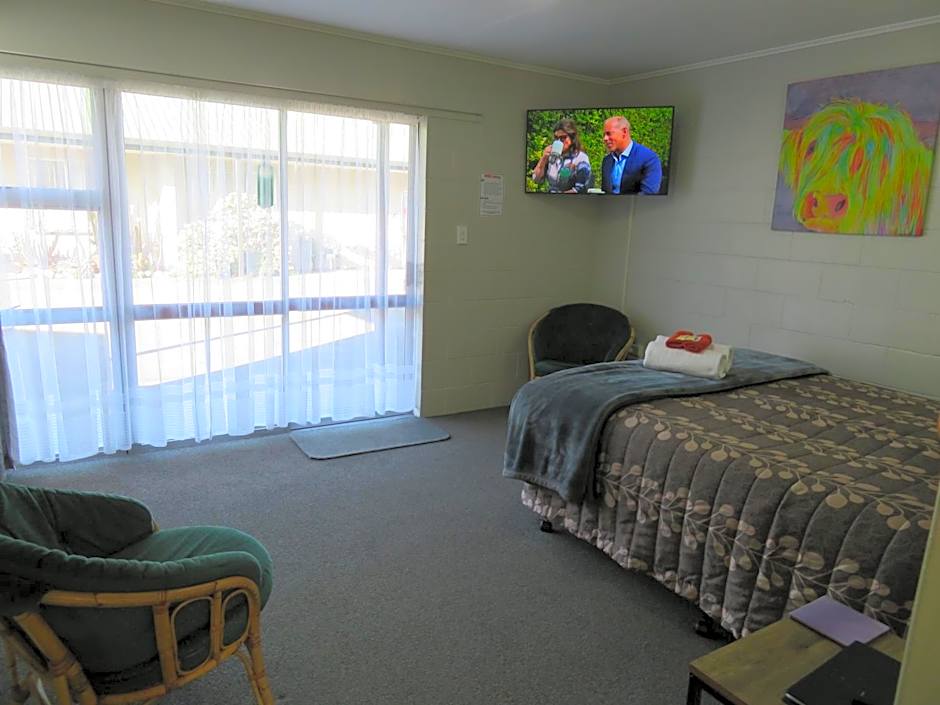 Commodore Court Motel