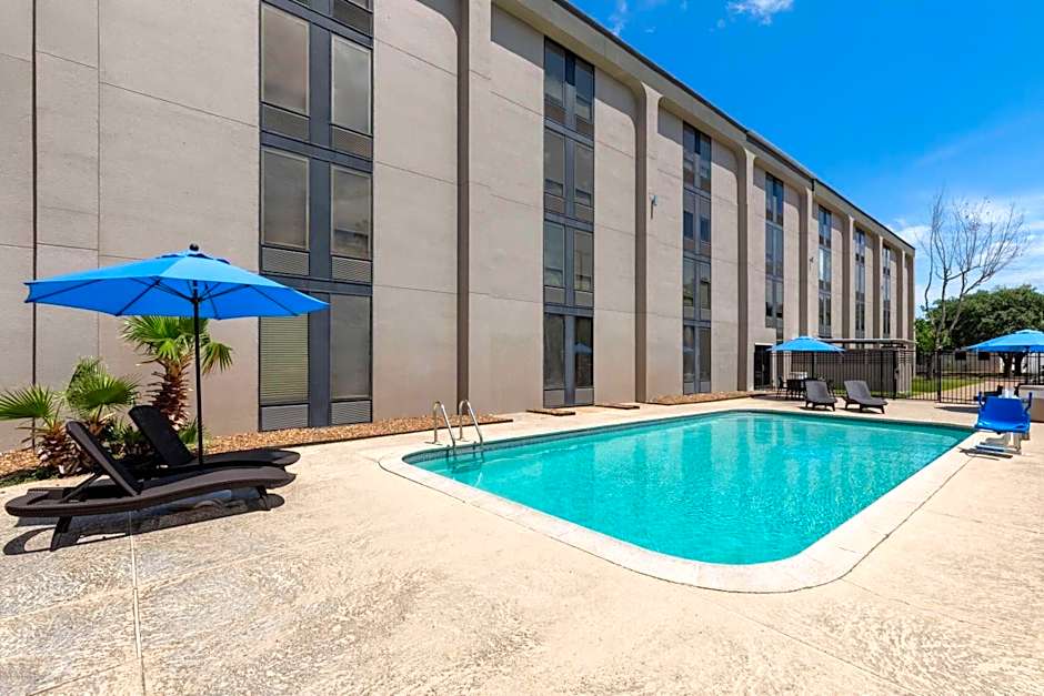 La Quinta Inn & Suites by Wyndham Houston Stafford Sugarland