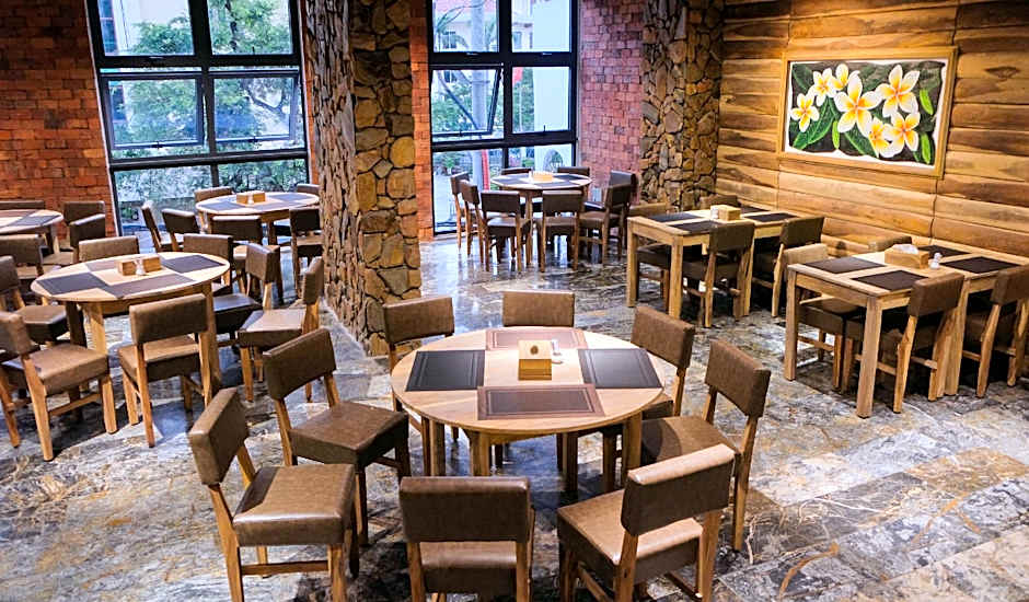 Rustic Hotel Quy Nhon Powered by ASTON