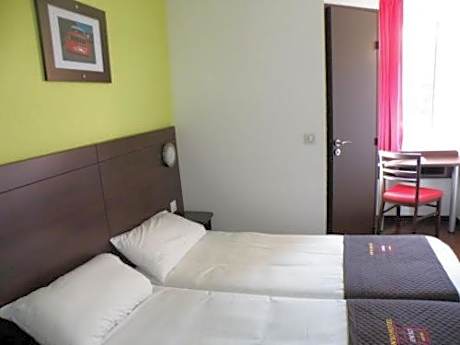 2 Single Beds