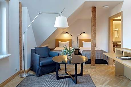One-Room Apartment with Twin Beds