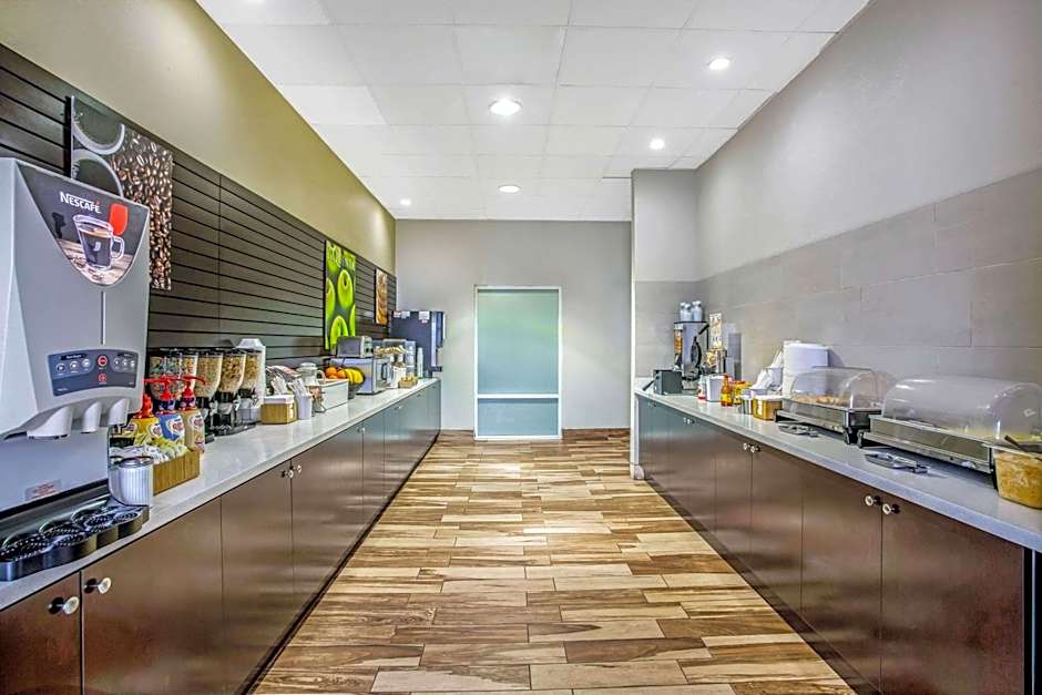 La Quinta Inn & Suites by Wyndham Karnes City