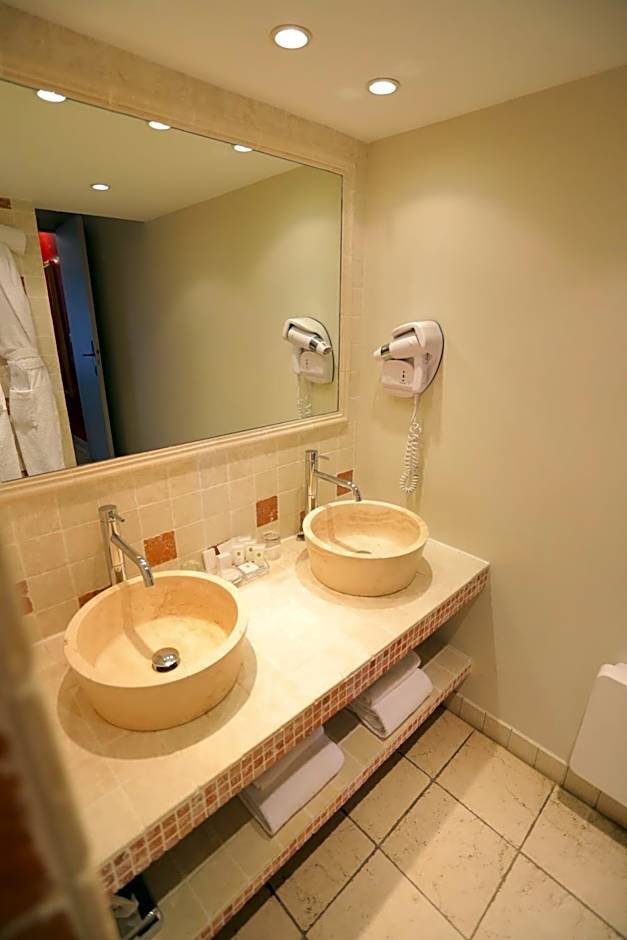 Hostellerie du Château des Fines Roches