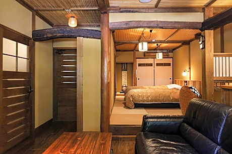 Twin Room with Private Bathroom