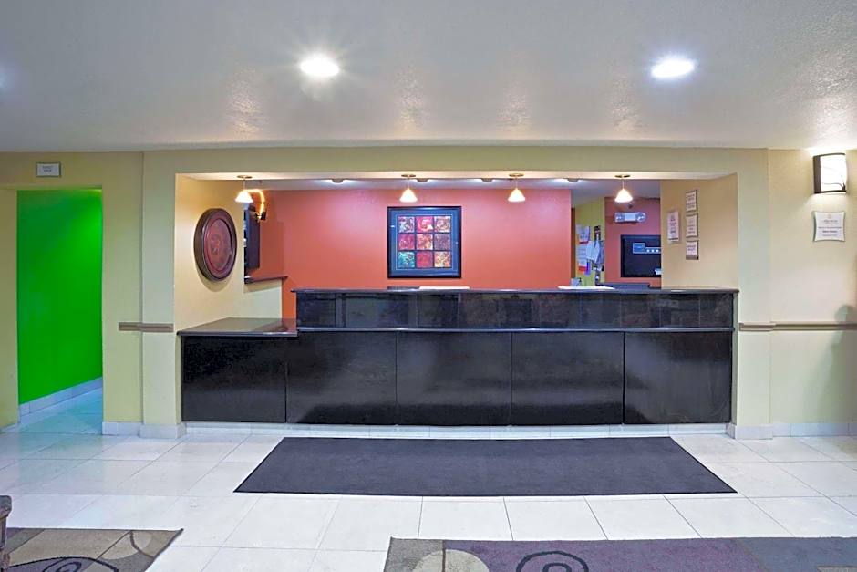 La Quinta Inn & Suites by Wyndham Salina