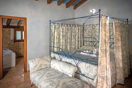 Deluxe Suite with Spa Bath