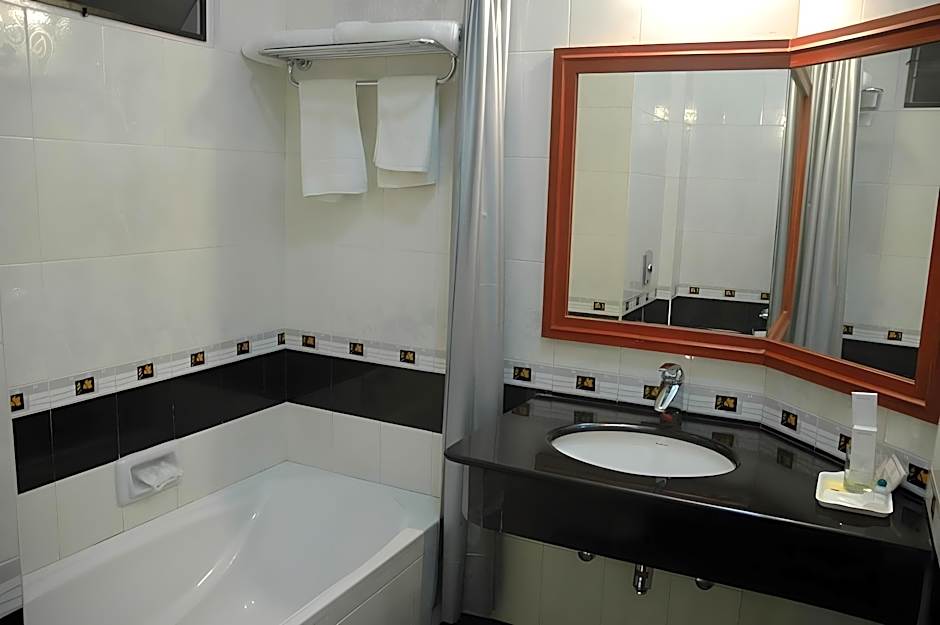 Hotel Gnanam Thanjavur