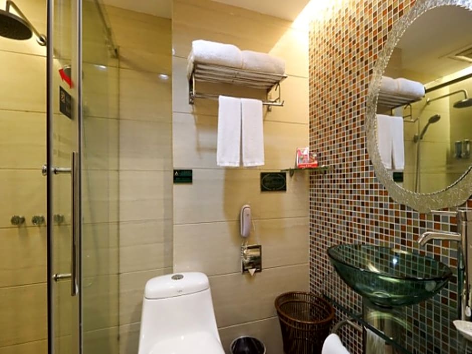 Royalty Hotel