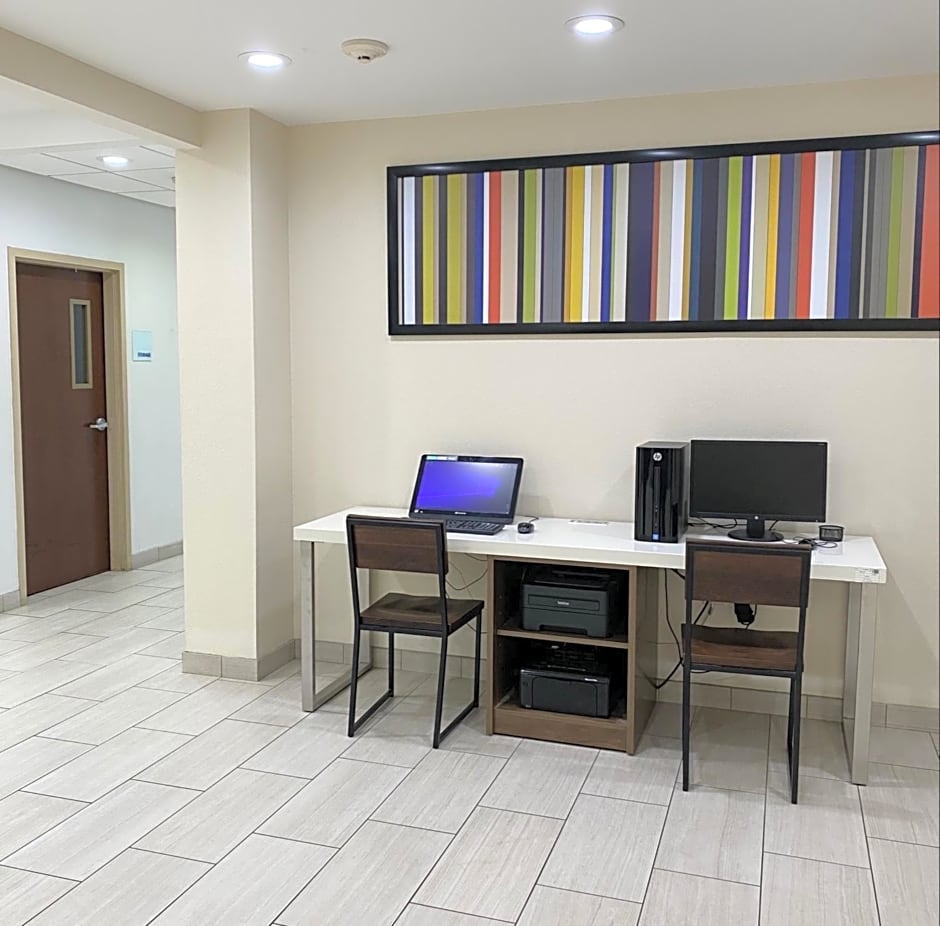 Holiday Inn Express Hotel & Suites Hope Mills-Fayetteville Airport By IHG