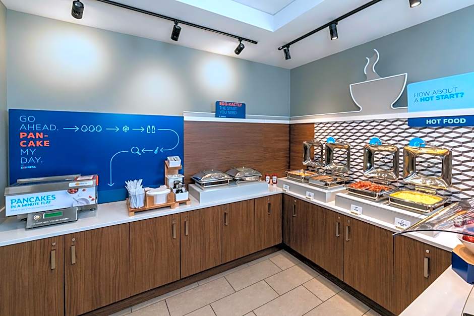 Holiday Inn Express Toronto Downtown By IHG