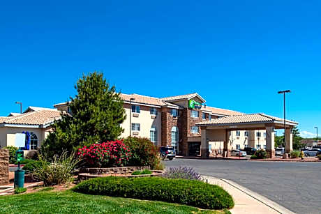 Holiday Inn Express Hotel & Suites Farmington By IHG