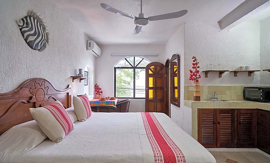 Photo 1 of 6 of Deluxe Studio 1 Queen Bed