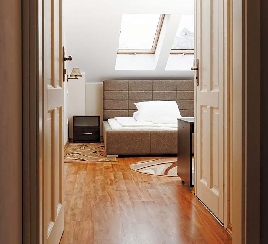 Dworek Różany Hotel & Restauracja