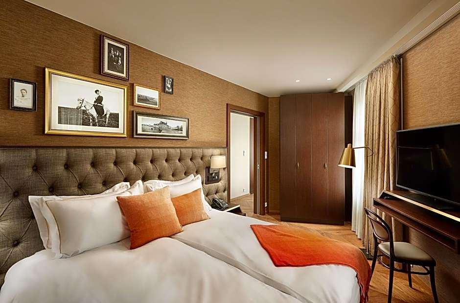 Reykjavik Consulate Hotel, Curio Collection by Hilton
