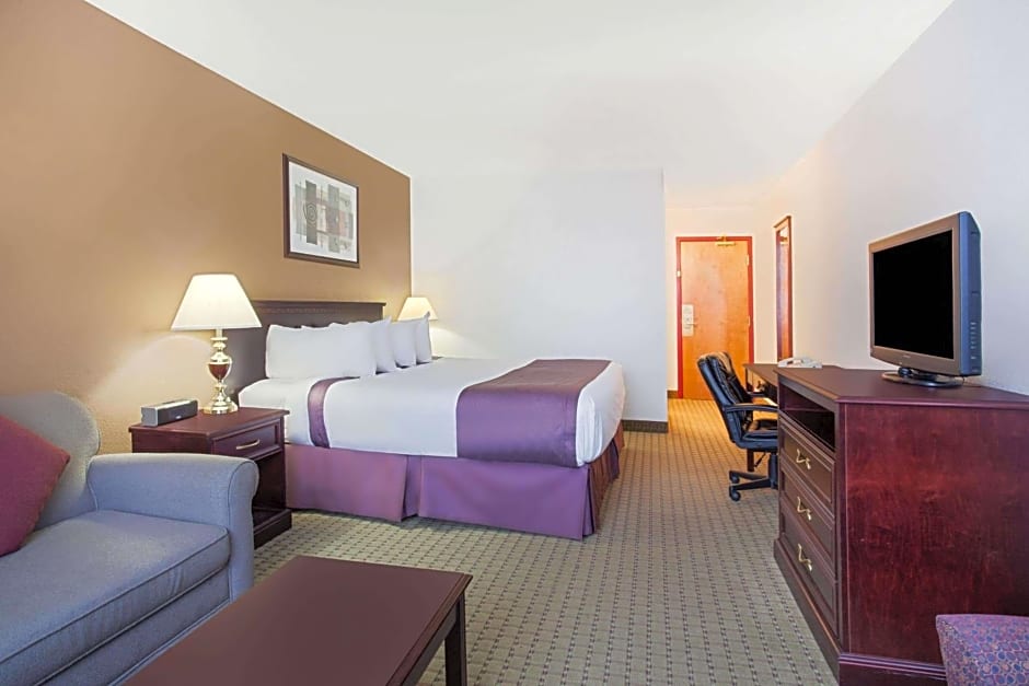 Ramada by Wyndham Red Deer Hotel and Suites