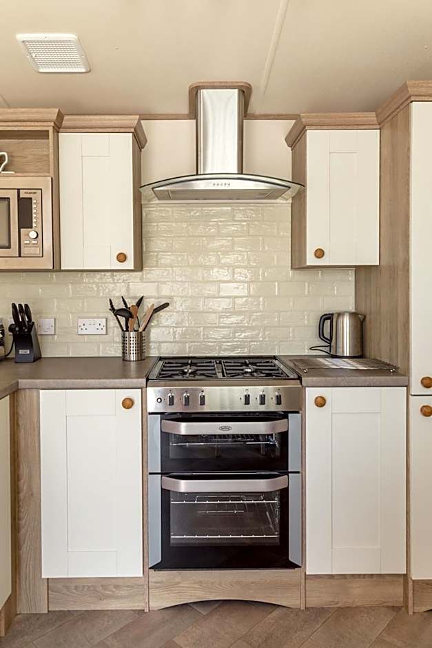 16 Lakeview, Pelham Retreat