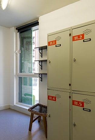 Room of 6 with Bathroom