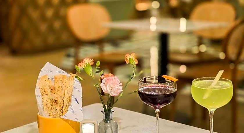 Thee Bangkok Hotel by TH District