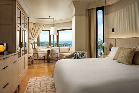 Junior Suite Ocean View King Bed