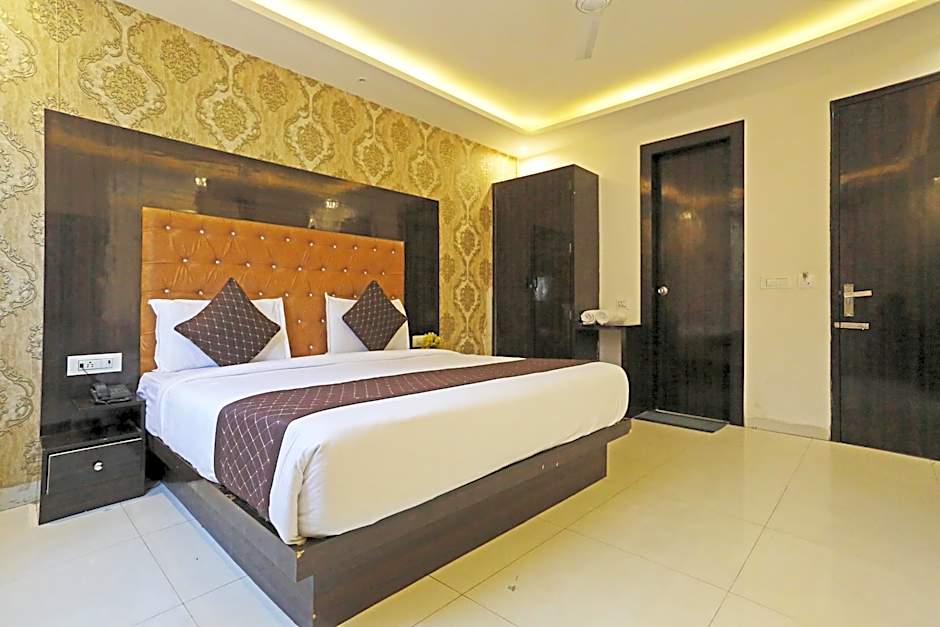 Hotel Iconic Suite - Near Delhi Airport