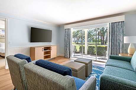 Two-Bedroom Suite with One King Bed and Two Twin Beds - Tub - Hearing Accessible