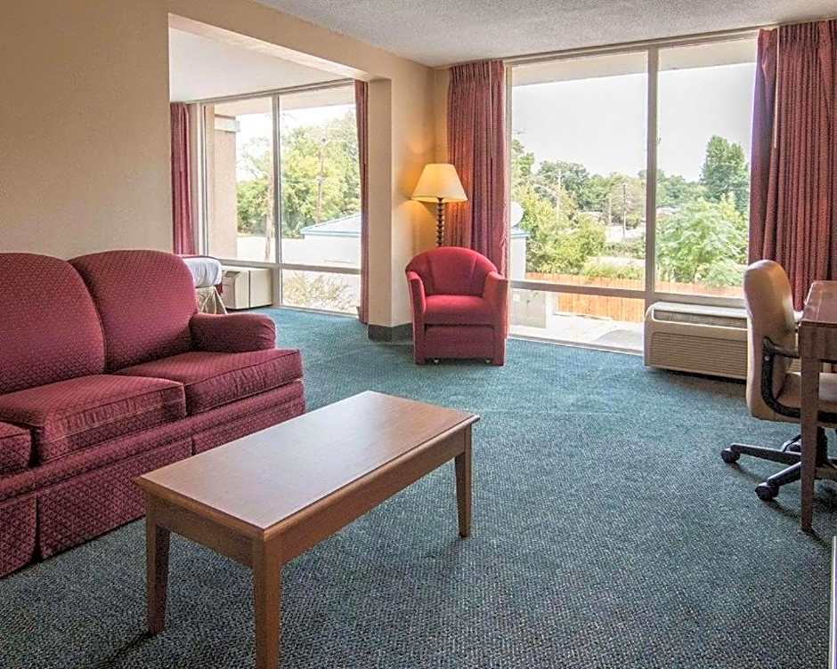 Economy Inn & Suites