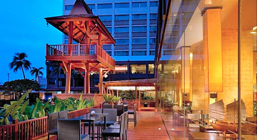 Ramada Plaza by Wyndham Bangkok Menam Riverside