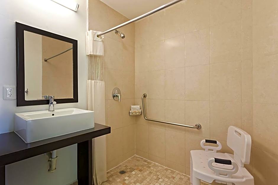 La Quinta Inn & Suites by Wyndham Puebla Palmas