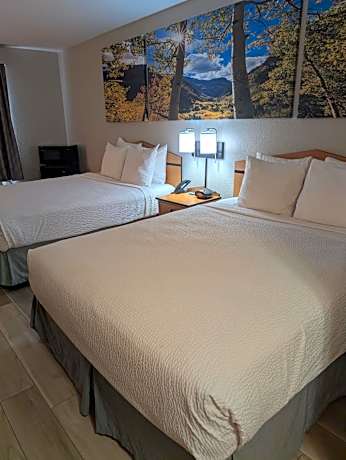 Queen Room with Two Queen Beds - Non-Smoking
